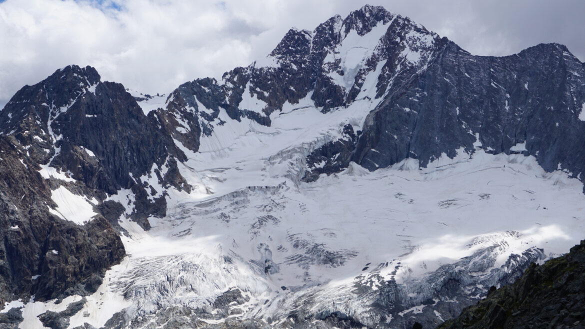 trek-mi-rhaetian-alps-glacier