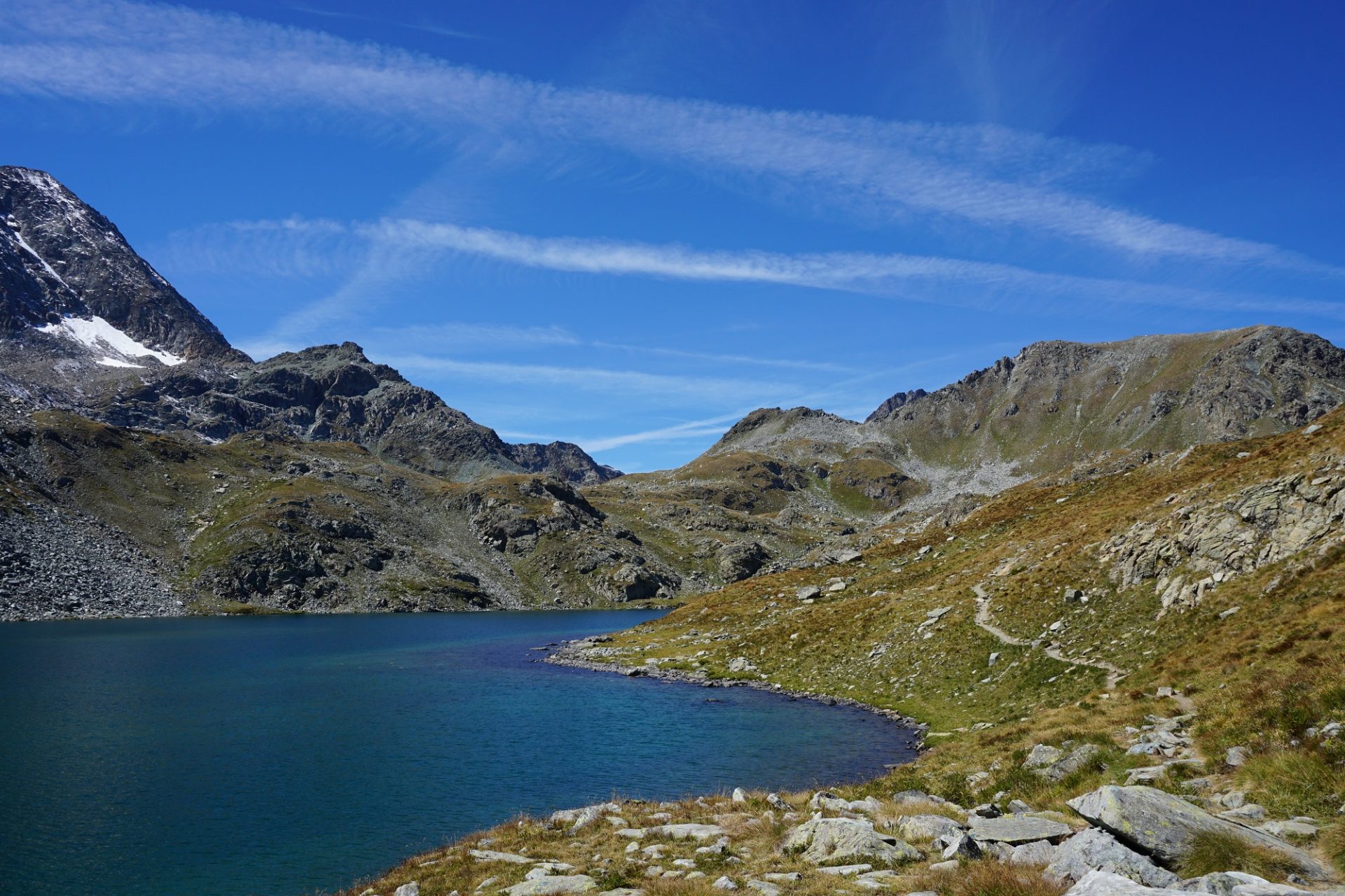 trek-mi-aosta-valley-hiking-barbustel-hut-alpine-lakes