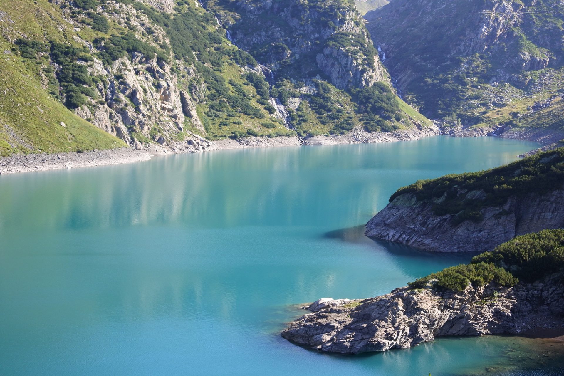 trek-mi-orobian-alps-hiking-lake-barbellino
