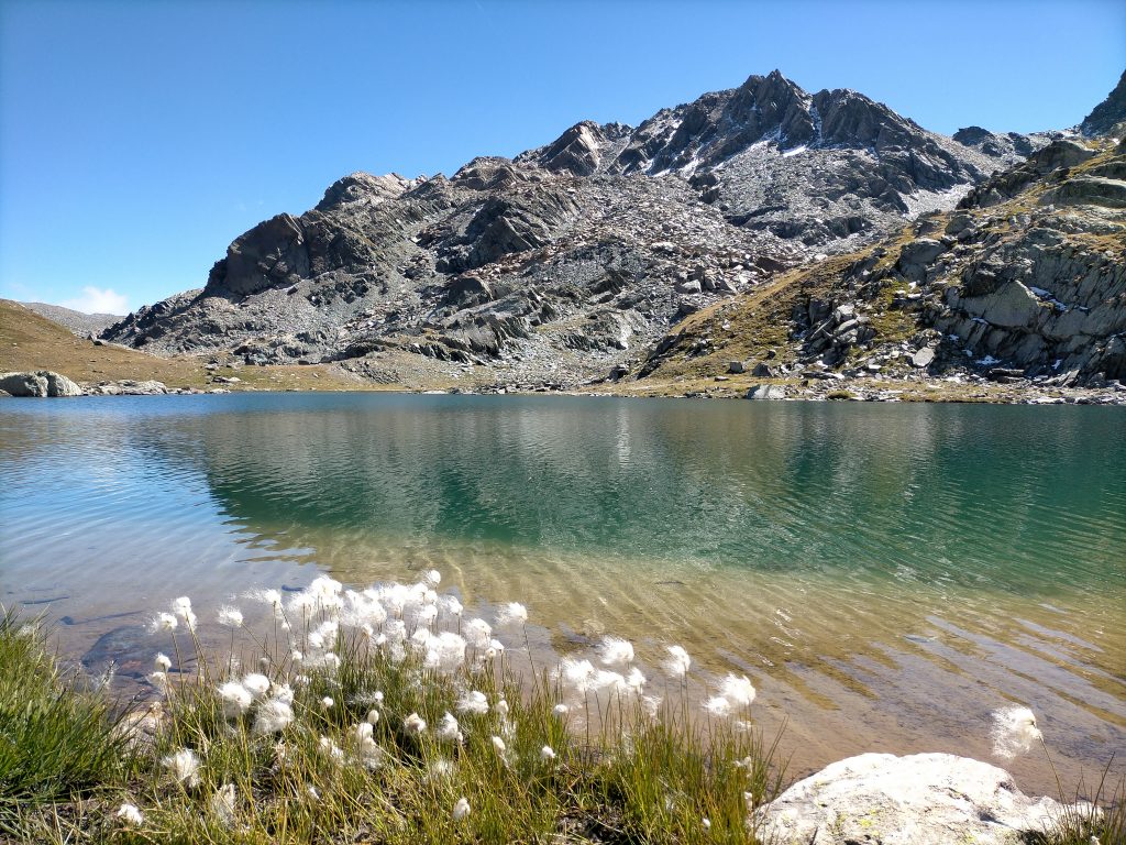 trek-mi-aosta-valley-barbustel-hut-lakes