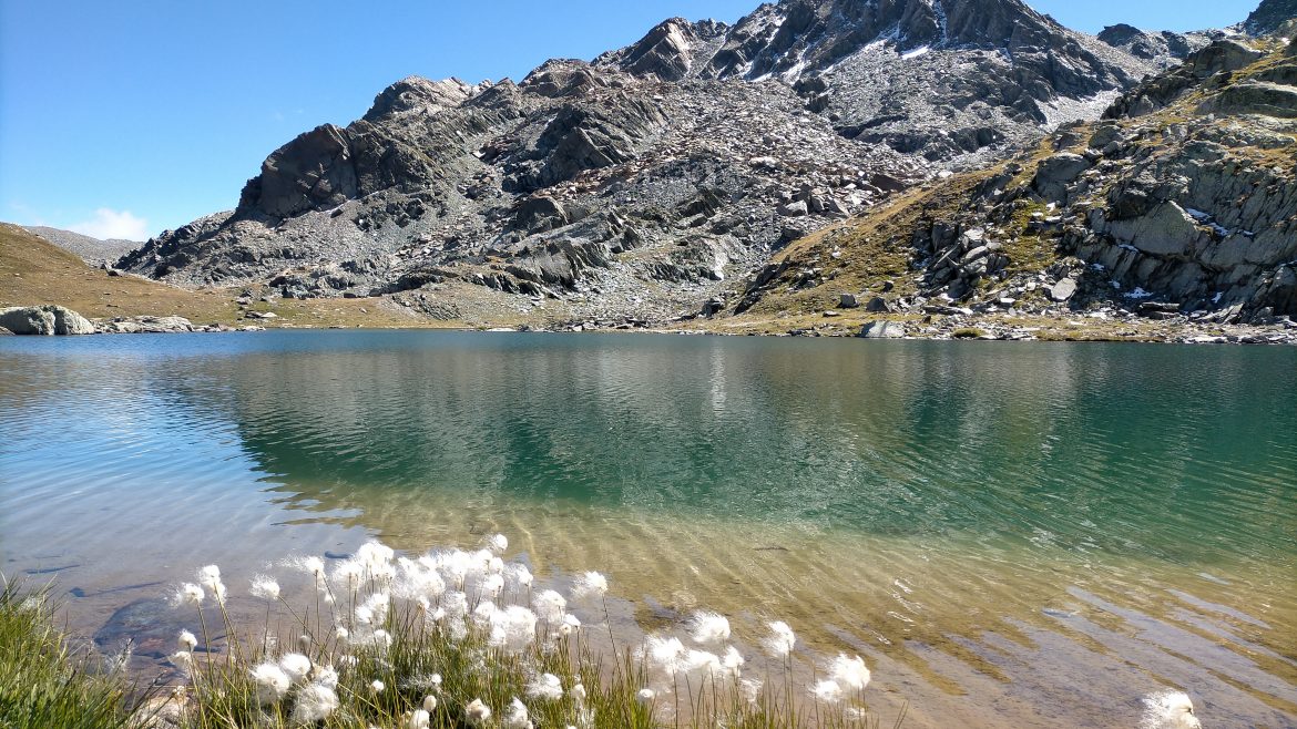 trek-mi-aosta-valley-barbustel-hut-lakes