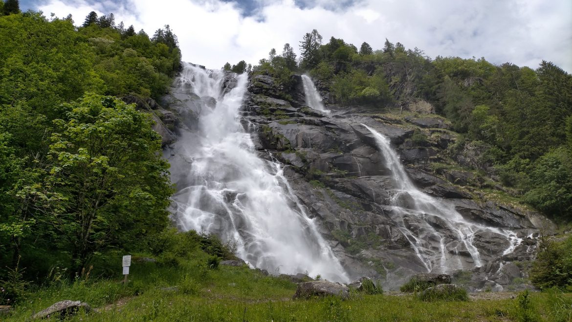 trek-mi-dolomites-val-di-genova-nardis-waterfall