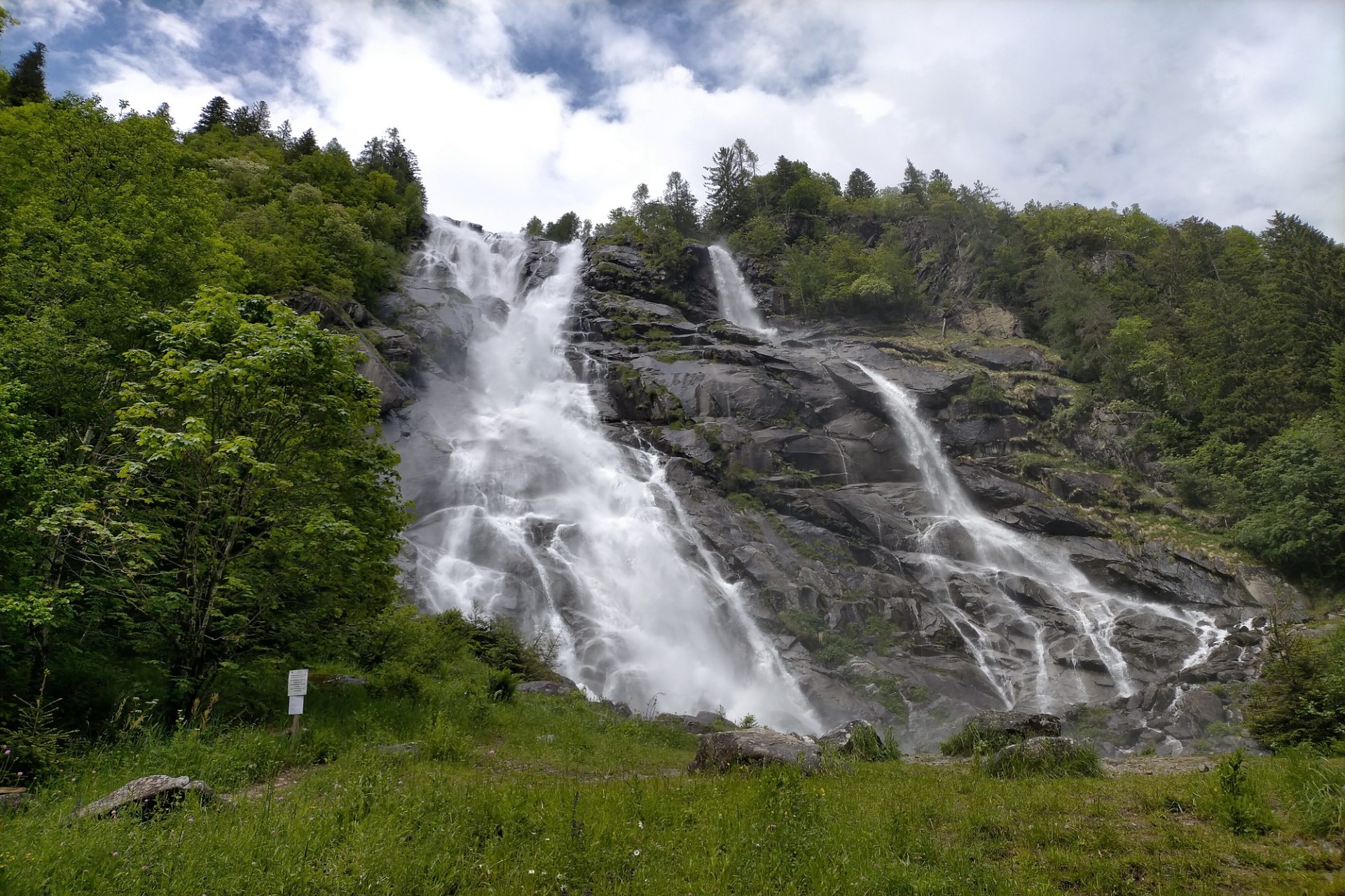 trek-mi-dolomites-val-di-genova-nardis-waterfall