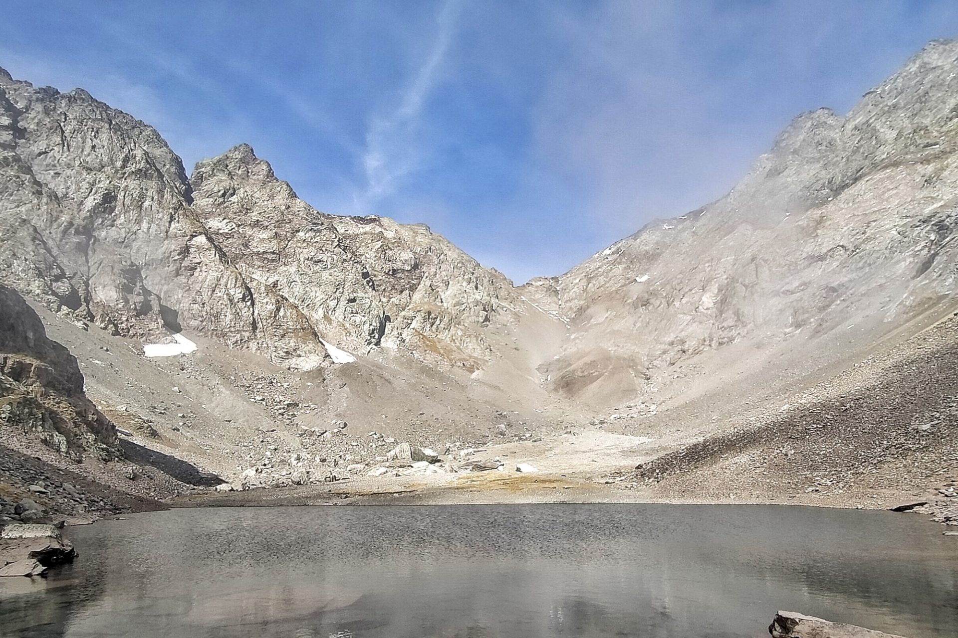 trek-mi-orobian-alps-hiking-coca-lake