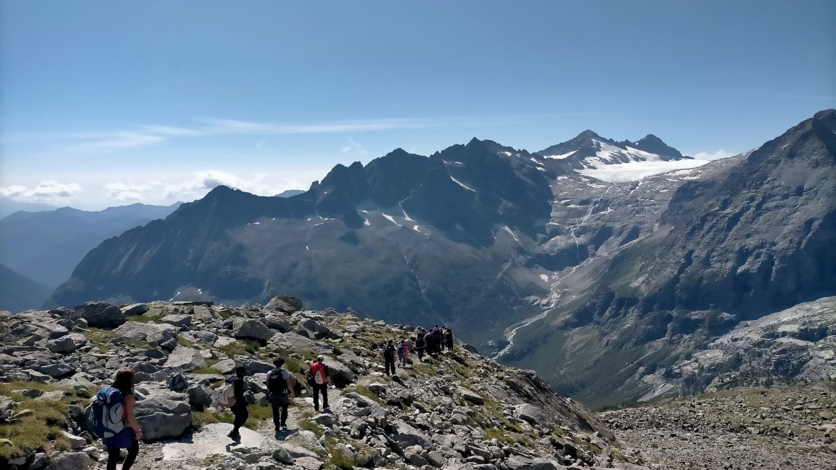 trek-mi-hiking-mandrone-glacier